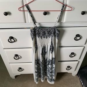Size large white and black summer dress!